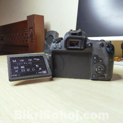Canon 77D body with 18 135mm usm lens